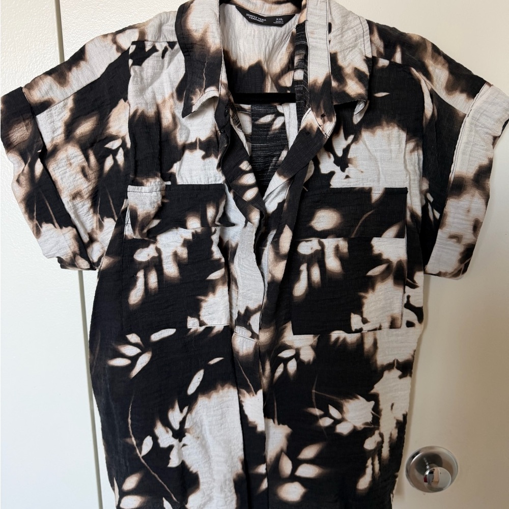 Simply Vera Vera Wang Black and Tan Tie-Dye Shirt